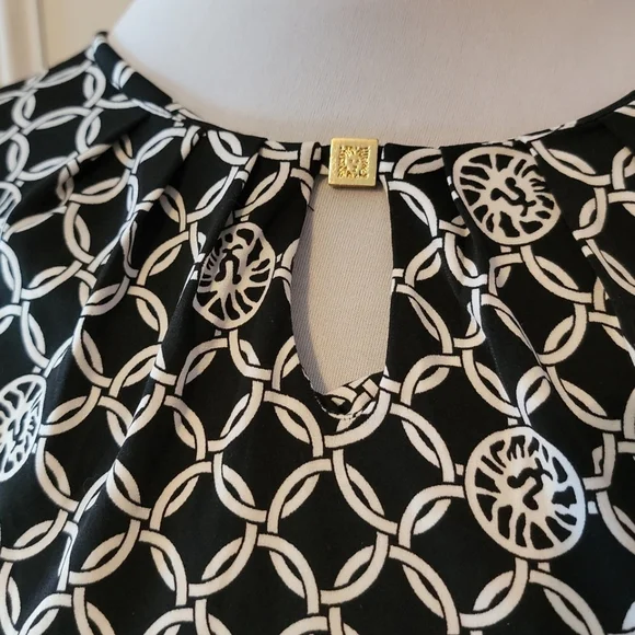 Anne Klein Black and White Print Keyhole Top - Picture 2 of 7